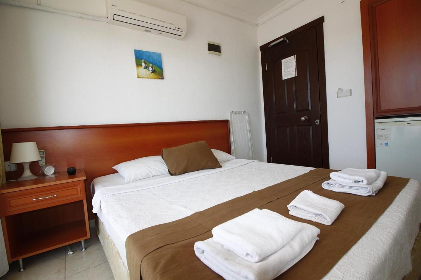 Bonapart Hotel Кешме Экстерьер фото