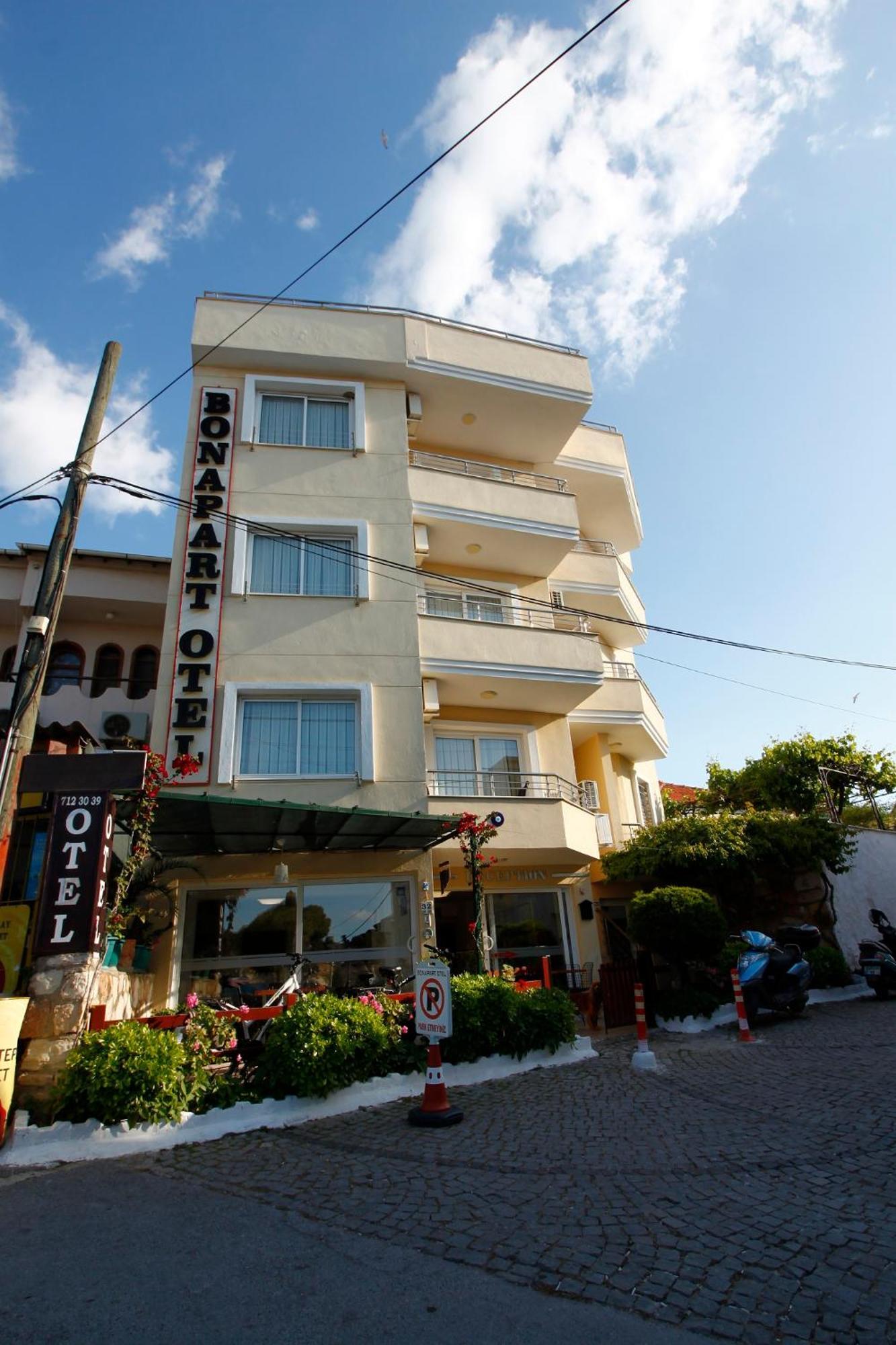 Bonapart Hotel Кешме Экстерьер фото